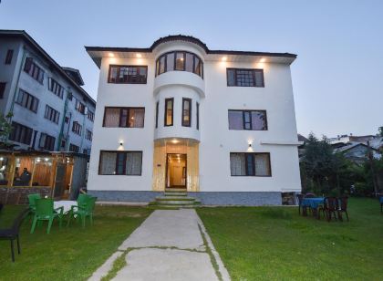 The Iceland Hotel Srinagar