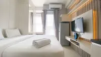Simple and Cozy Living Studio Transpark Cibubur Apartment Hotel a Giacarta