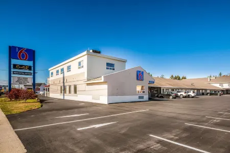 Motel 6 Moncton, NB Отели в г. Ковердейл