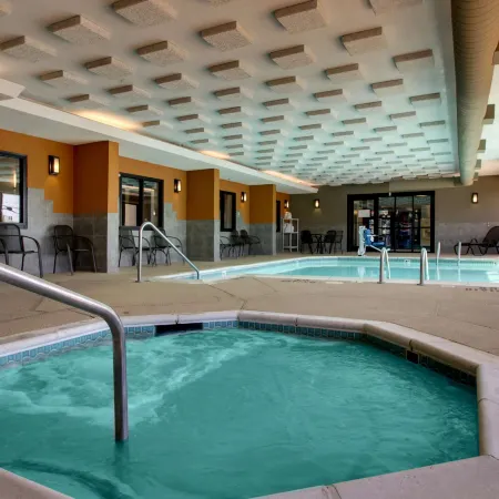 Drury Inn & Suites Greensboro Отели рядом с достопримечательностью «Торговый центр Four Seasons»