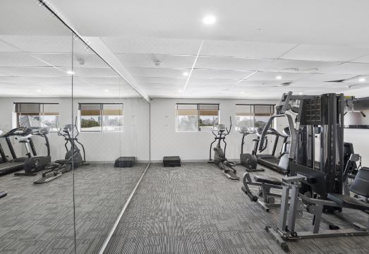 5. 메트로 호텔 퍼..