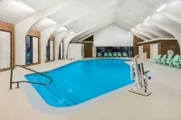 Days Inn by Wyndham Rutland/Killington Area - piscina
