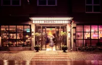 Best Western Plus Hotel Noble House Hotel dekat Malmö City Library