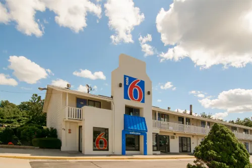 Motel 6 Leominster, MA