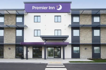 Premier Inn Wells (Somerset) Отели в г. Кроскомб