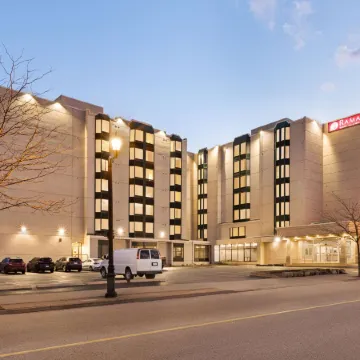 Ramada by Wyndham Niagara Falls Near the Falls