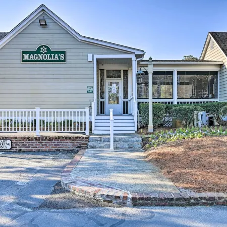 Charming Cottage Near Golf Courses & Marsh Walk!