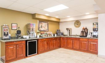 Super 8 by Wyndham Shepherdsville / Louisville South I65
