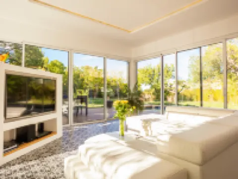 Architect-Designed Villa with Heated Pool & Private Hot Tub 卡納克酒店