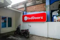 RedDoorz Syariah at Griya Merbotan Demak Hotel dekat Eks Stasiun Demak