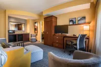 Courtyard Waldorf Hotels in Saint Charles