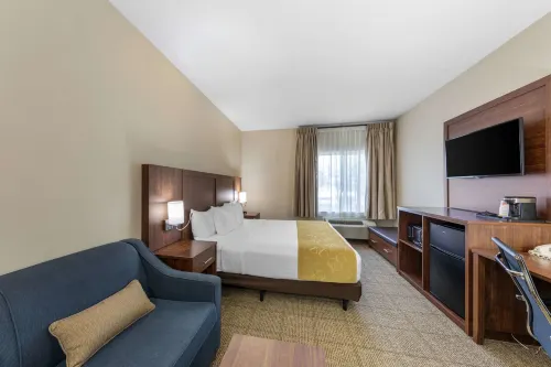 Comfort Suites Hotels in Tulare