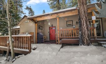 Whisk-A-Way Cabin - Beautiful Boulder Bay Cabin with Hot Tub, Walk to Lake!