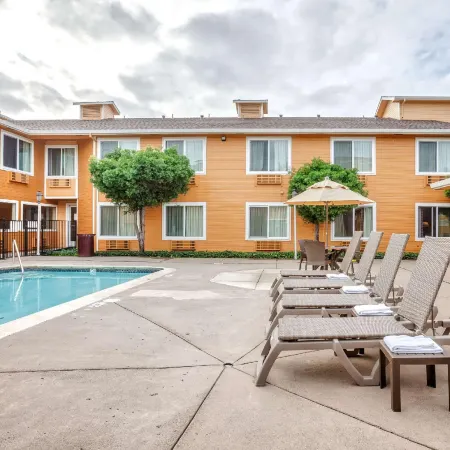 Quality Inn Near Six Flags Discovery Kingdom-Napa Valley