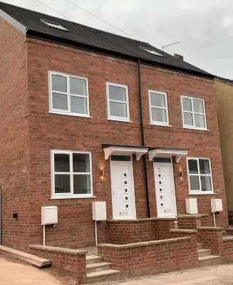 3 Bedroom New House with Wi-Fi Sleep 5 by Home Away from Home