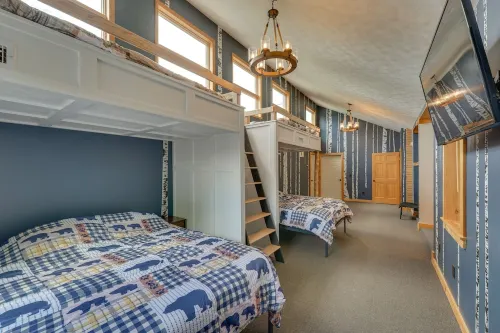 Spacious Old Forge Condo w/ Patio & Fire Pit! - Beach