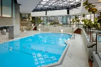 DoubleTree by Hilton Montreal - Pools