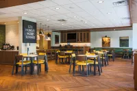 Fairfield by Marriott Inn & Suites Marquette - breakfast
