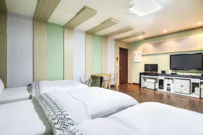 Gunsan Blue Hotel dekat Gyeongamdong Railroad Town