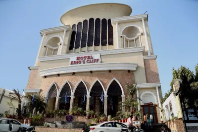 Kings Cliff Hotel 스리 묵처 사히브 호텔