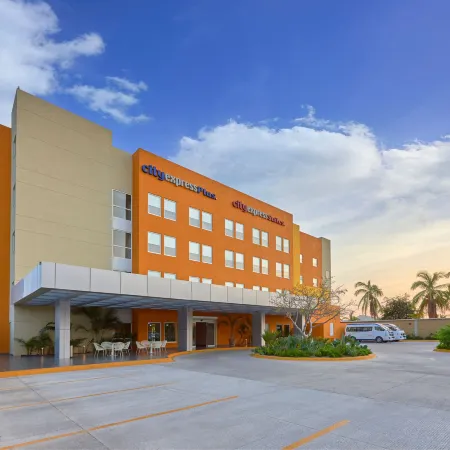 City Express Plus by Marriott Cabo San Lucas