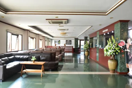 Hungheuang Hotel Отели в г. Саваннахет