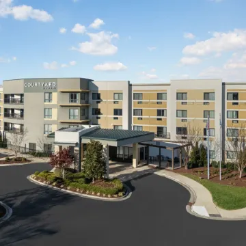 Courtyard Raleigh North/Triangle Town Center Отели рядом с достопримечательностью «Торговый центр Triangle Town Center»