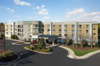 Courtyard Raleigh North/Triangle Town Center Hotel in zona Strayer University