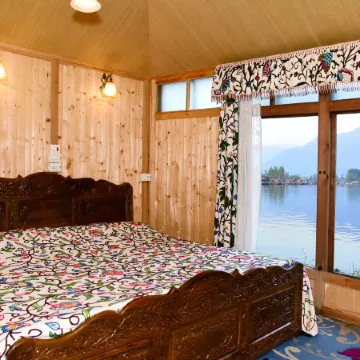 White House Group of Houseboats