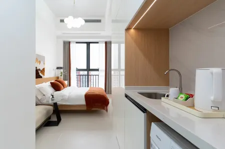 Hong Lake Metro station, Luohu Shuibei International Jewelry City