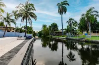 Bnb Hyperion | 5B Home w Pool, 2 Parking & Hot Tub