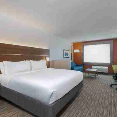 Holiday Inn Express & Suites Colorado Springs South I-25 Rooms