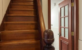 Houmujia Apartment (Shanghai Shaanxi South Road Subway Station Store)