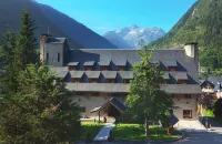 Parador de Arties Hotels near Glèisa dera Mair de Diu deth Ròser des Bordes