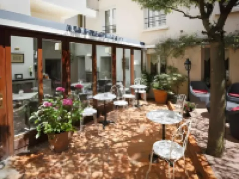 Hôtel la Résidence du Berry Hotels in Versailles