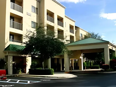 Courtyard Orlando Altamonte Springs/Maitland Отели рядом с достопримечательностью «Savannah Cove of Maitland»
