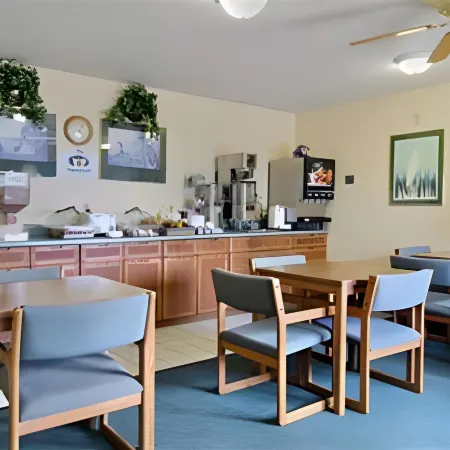 Super 8 by Wyndham Fond du Lac