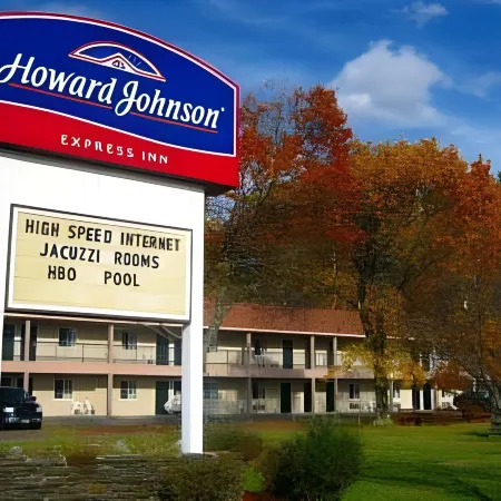 Howard Johnson by Wyndham Lenox