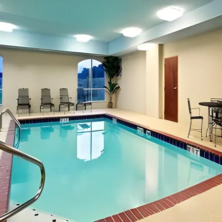 Holiday Inn Express & Suites Malvern by IHG