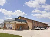Super 8 by Wyndham Shipshewana Hotels in Middlebury