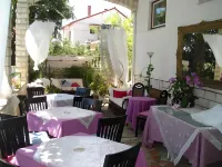 Guest House Villa Ines - Annex Hotels in Petrčane