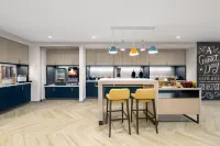 TownePlace Suites Geneva at SPIRE Academy - breakfast