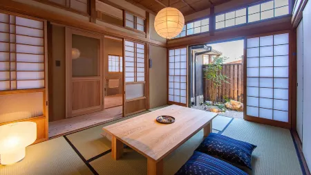 Hotel Cartia Daizaifu Отели рядом со станцией JR onojo station