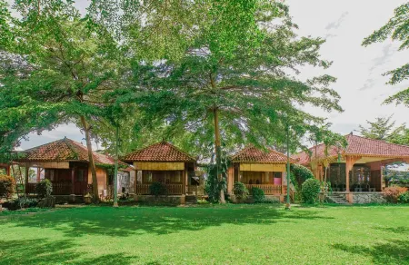 OYO 1347 Joglo Garut Cottage Syariah