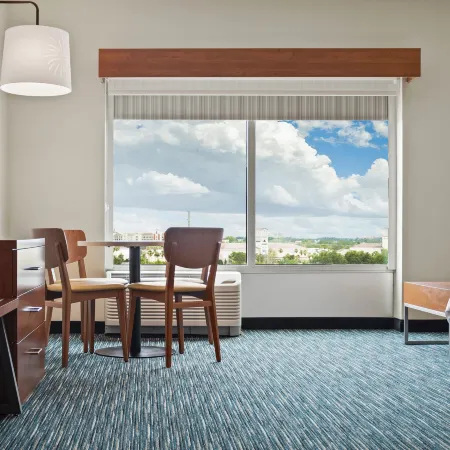 Holiday Inn Express & Suites ORLANDO - LAKE BUENA VISTA by IHG Отели рядом с достопримечательностью «Grand Cypress Golf Club»