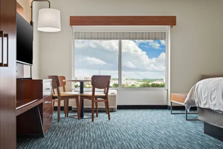 Holiday Inn Express & Suites Orlando - Lake Buena Vista Отели рядом с достопримечательностью «Бейзилика оф Нешнел Шрайн оф Мэри, Квин оф Юниверс»