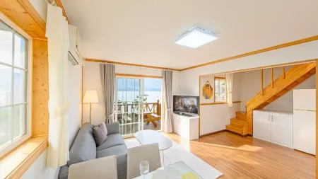 Geoje Herb Pension Отели рядом с достопримечательностью «Hakdong Mongdol Beach»