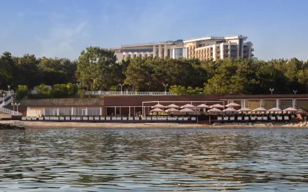 METROPOL Гранд Отель Геленджик (Метрополь) Отели рядом с достопримечательностью «Золотая бухта»