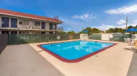 Motel 6 Meridian, MS - Swimmingpools