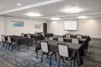 홀리데이 인 익스프레스 포틀랜드 사우스-레이크 오스위고 바이 IHG - 주차장